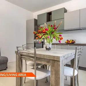 Gigi House -appartamento Piazza Mazzini- 200m Dal Mare Appartamento